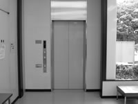 エレベータ入口(1階)